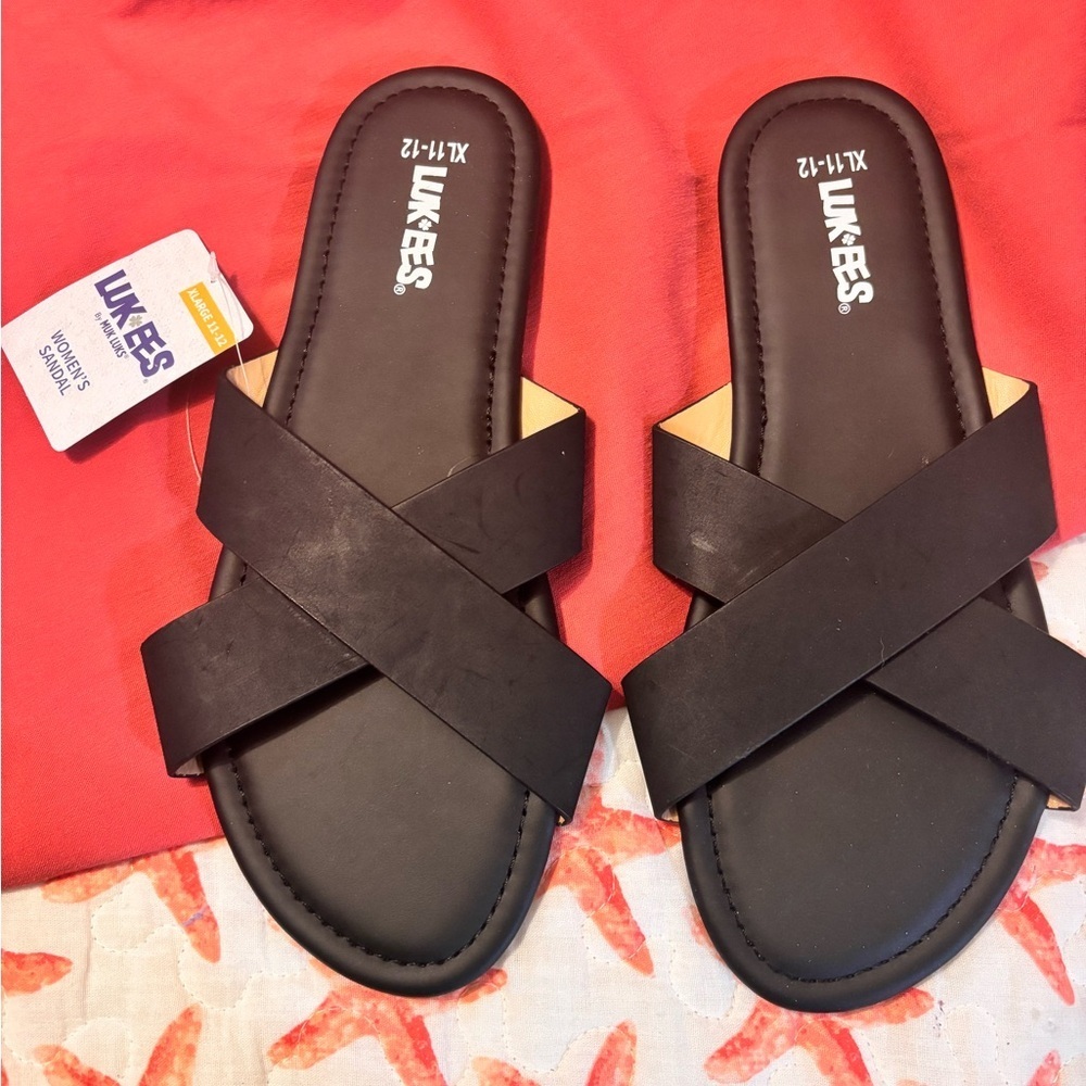 Muk Luks Women's Black Crisscross Sandals